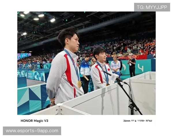 “冠军荣耀：令人动容的夺冠瞬间”，荣耀冠军贴吧