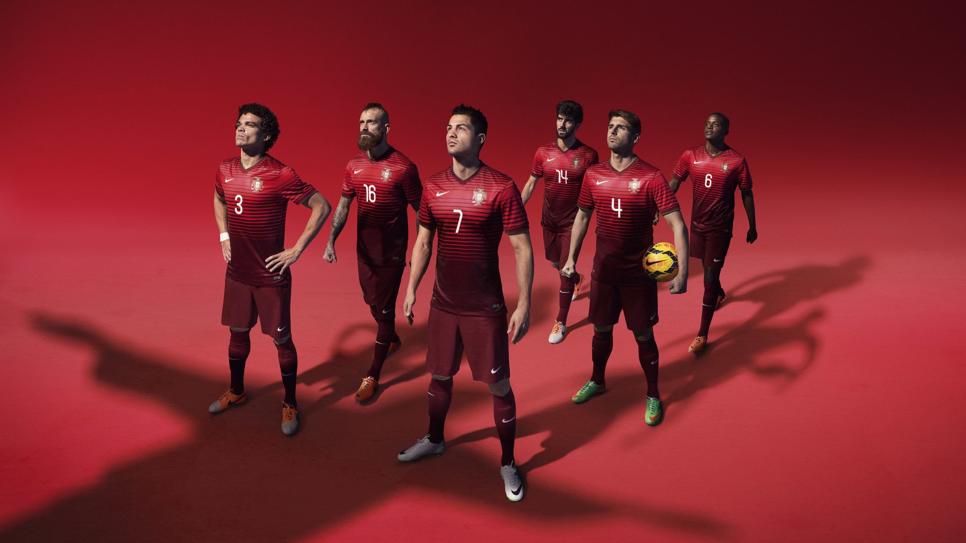 世界杯：多支队伍采用合影“环抱圈”庆祝晋级 成队内传统仪式